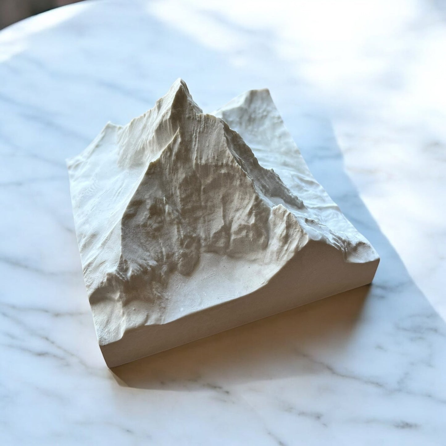 Carte 3D du Mont Cervin - Moulage en Béton Clair - Topographie de la Vallée de Zermatt - Sans Base en Bois - Sous les Toits de Paris