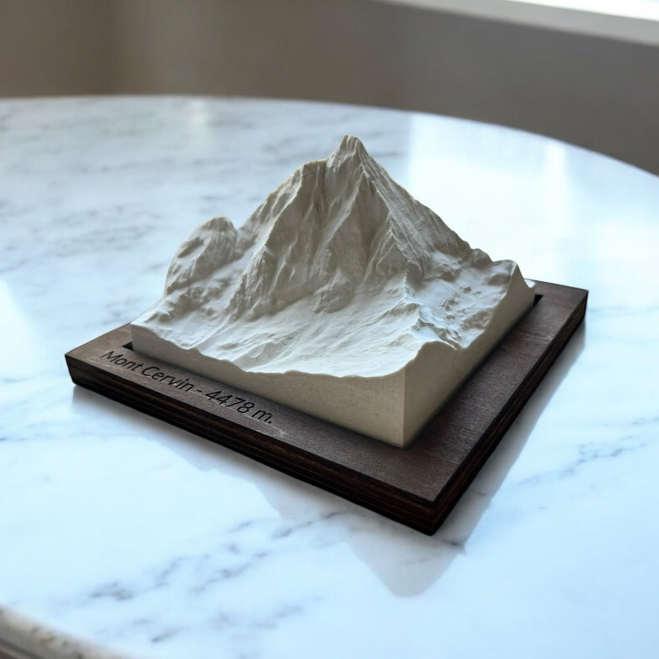 Carte 3D du Mont Cervin - Moulage en Béton Clair - Topographie de la Vallée de Zermatt - Sans Base en Bois - Sous les Toits de Paris