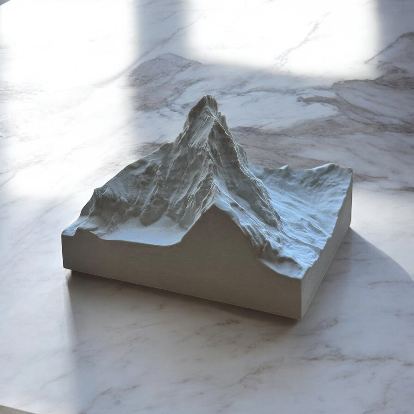 Carte 3D du Mont Cervin - Moulage en Béton Clair - Topographie de la Vallée de Zermatt - Sans Base en Bois - Sous les Toits de Paris