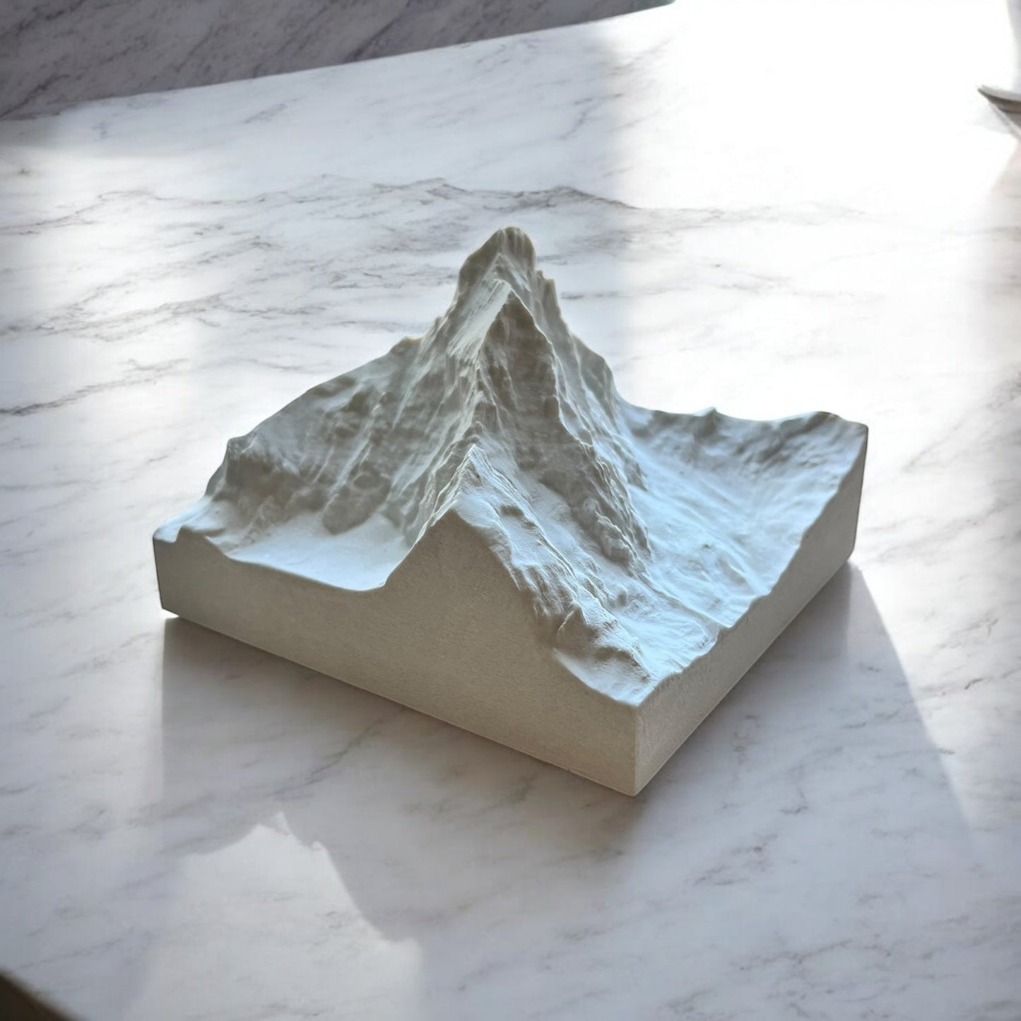 Carte 3D du Mont Cervin - Moulage en Béton Clair - Topographie de la Vallée de Zermatt - Sans Base en Bois - Sous les Toits de Paris
