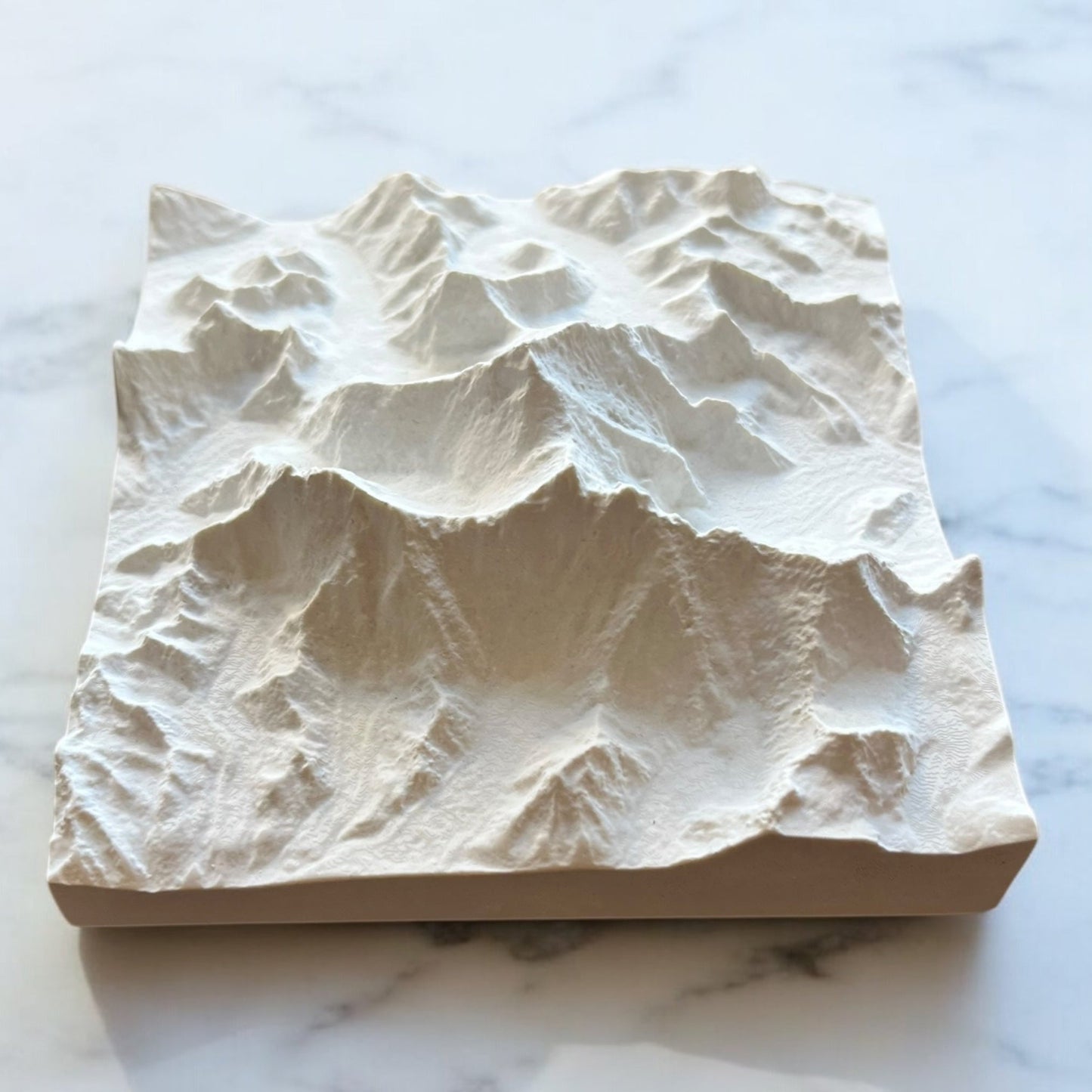 Carte 3D du Mont Everest, Nuptse & Lhotse - Moulage en Béton Clair - Topographie du Plus Haut Sommet du Monde - Sans Base en Bois - Sous les Toits de Paris