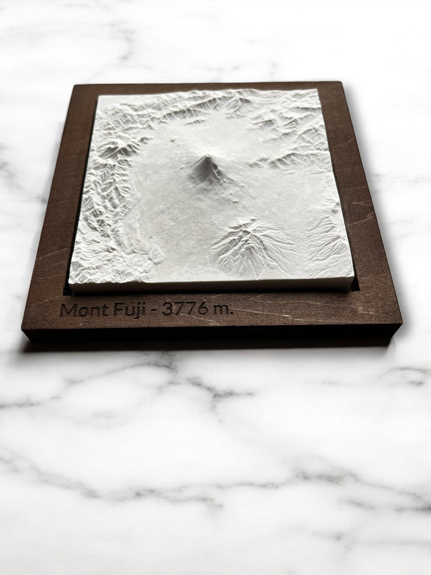 Carte 3D du Mont Fuji - Moulage en Béton Clair - Topographie du Japon - Sans Base en Bois - Sous les Toits de Paris