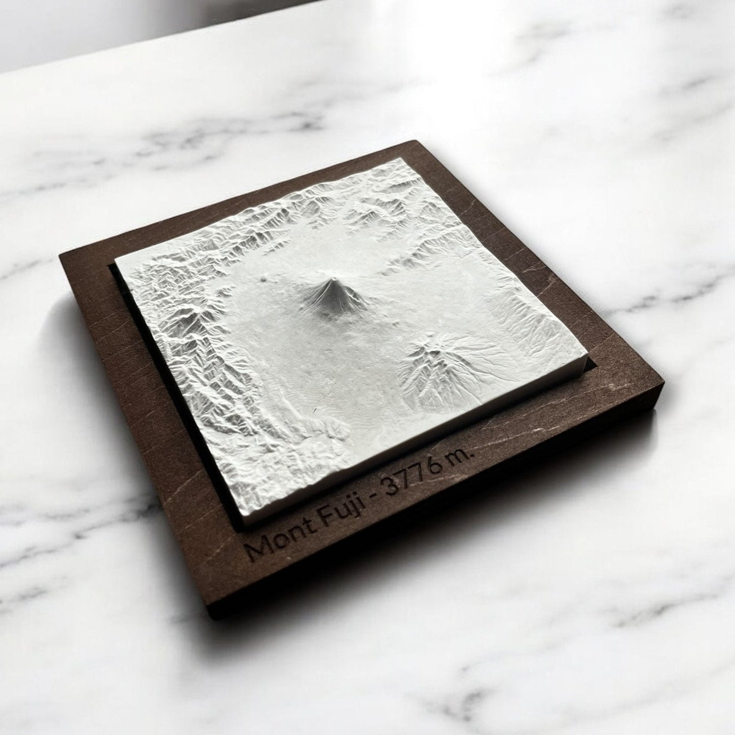 Carte 3D du Mont Fuji - Moulage en Béton Clair - Topographie du Japon - Sans Base en Bois - Sous les Toits de Paris