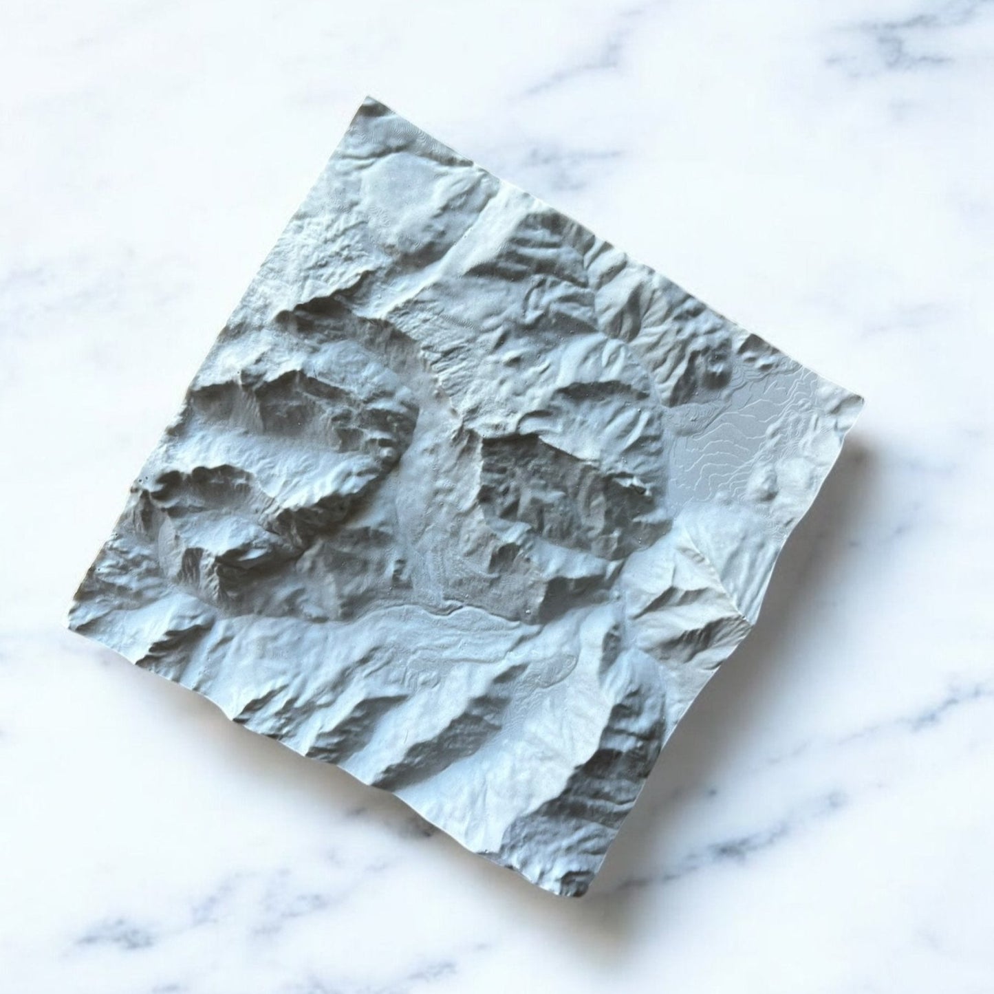 Carte 3D du Pic d'Anie et du Cirque de Lescun - Moulage en Béton Clair - Topographie des Pyrénées - Vallées d'Aspe - Sans Base en Bois - Sous les Toits de Paris