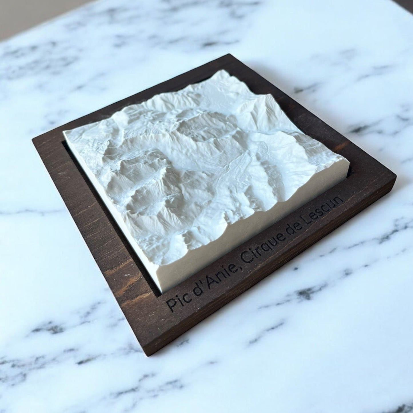 Carte 3D du Pic d'Anie et du Cirque de Lescun - Moulage en Béton Clair - Topographie des Pyrénées - Vallées d'Aspe - Sans Base en Bois - Sous les Toits de Paris