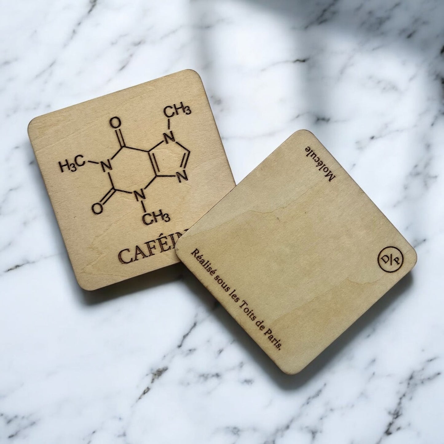 Sous Verres en Bois - Série Caféine & Théine - Molécule de Méthylthéobromine - Lot de 2 x 1 (Caféine & Théine) - Sous les Toits de Paris