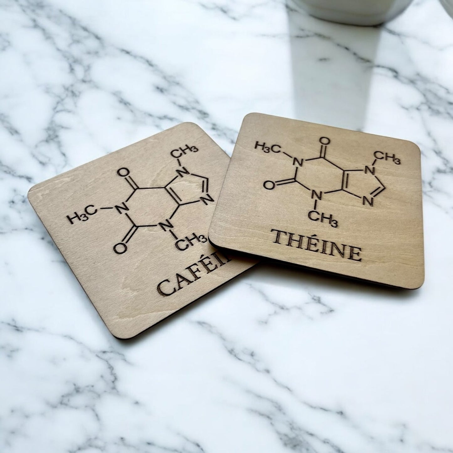 Sous Verres en Bois - Série Caféine & Théine - Molécule de Méthylthéobromine - Théine - Sous les Toits de Paris
