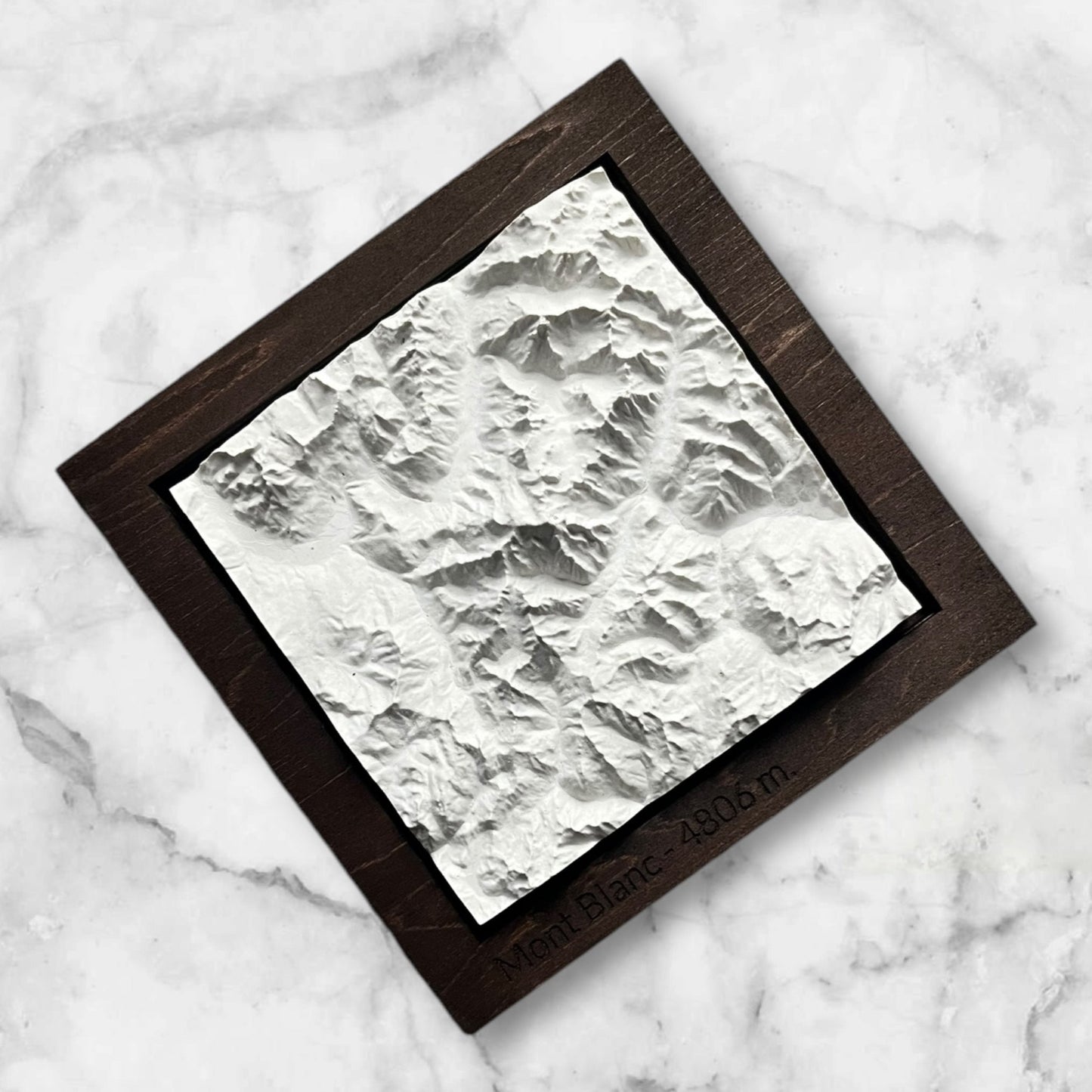Carte 3D du Mont Blanc - Moulage en Béton Clair - Topographie de la Vallée de Chamonix - Taille S (10x10 cm) - Sous les Toits de Paris