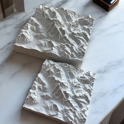Carte 3D du Mont Blanc - Moulage en Béton Clair - Topographie de la Vallée de Chamonix - Taille S (10x10 cm) - Sous les Toits de Paris
