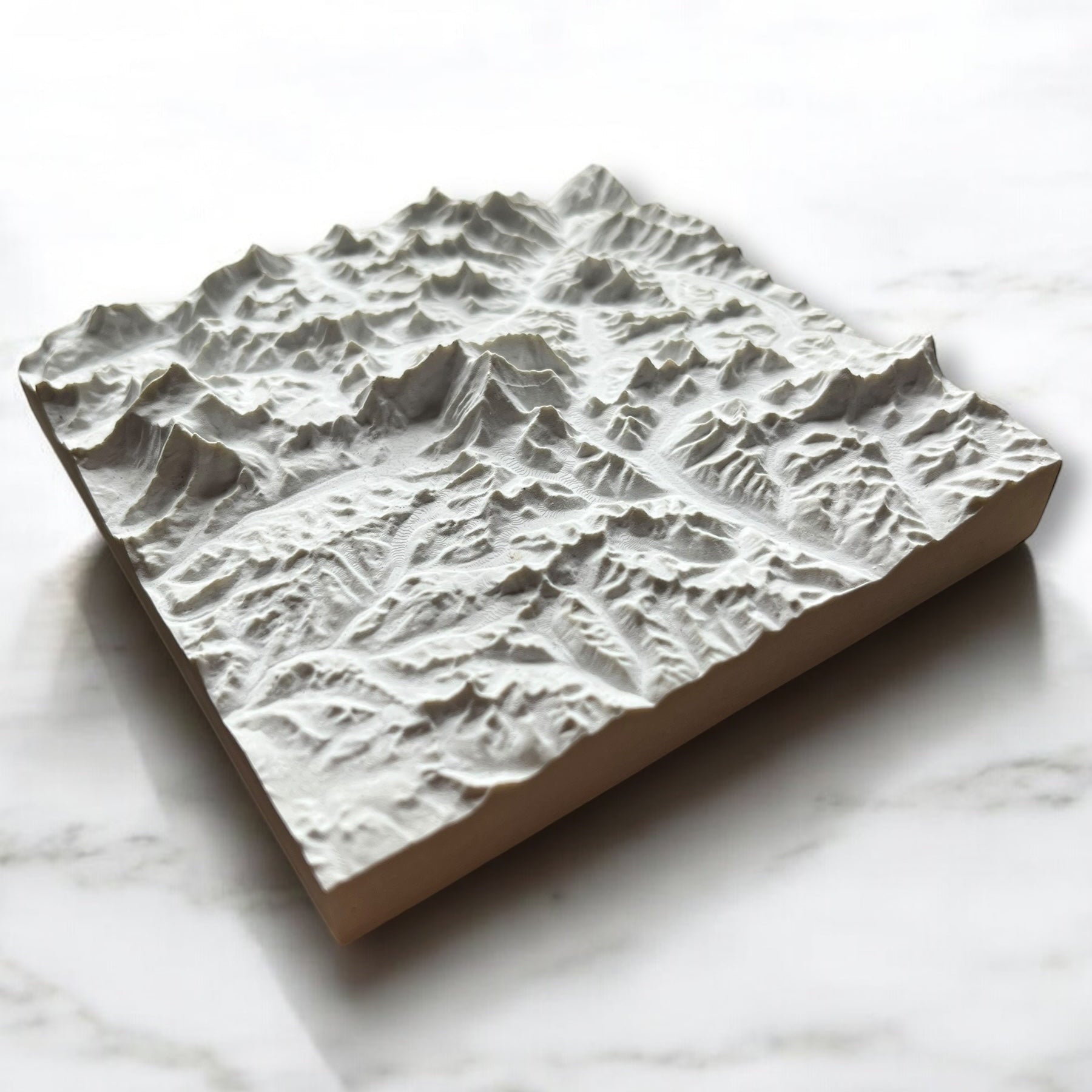 Carte 3D du Mont Everest - Moulage en Béton Clair - Topographie du Khumbu - Lhotse, Nuptse, Tobuche, Ama Dablam, ... - Sans Base en Bois - Sous les Toits de Paris