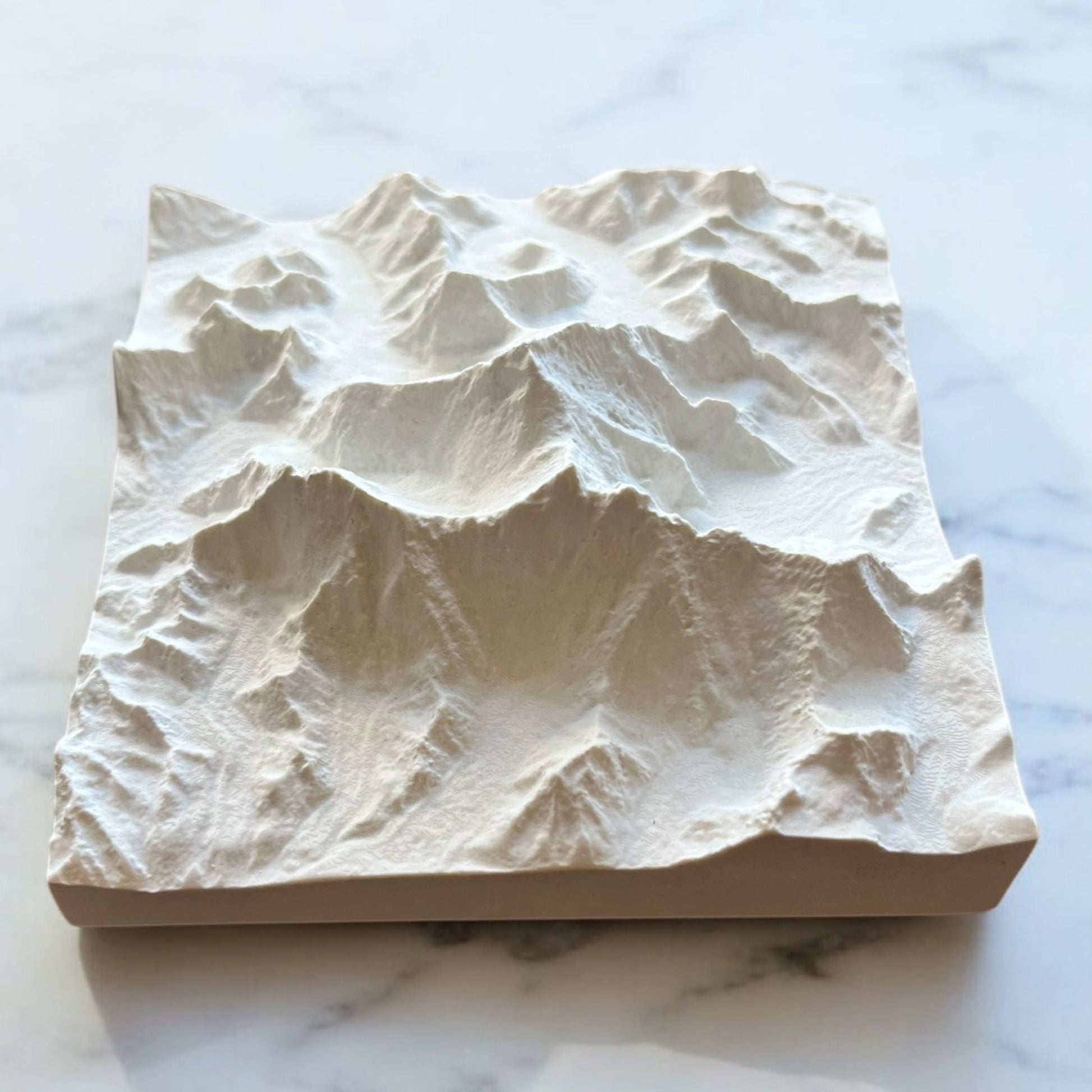Carte 3D du Mont Everest, Nuptse & Lhotse - Moulage en Béton Clair - Topographie du Plus Haut Sommet du Monde - Sans Base en Bois - Sous les Toits de Paris