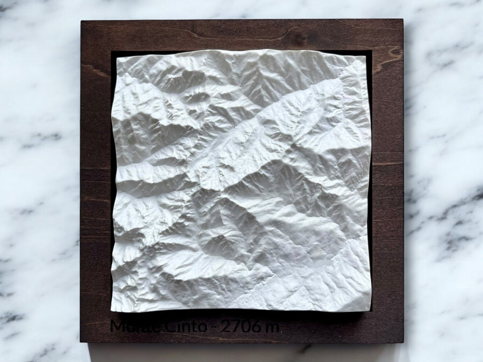 Carte 3D du Monte Cinto - Moulage en Béton Clair - Topographie du Plus Haut Sommet de Corse - Sans Base en Bois - Sous les Toits de Paris