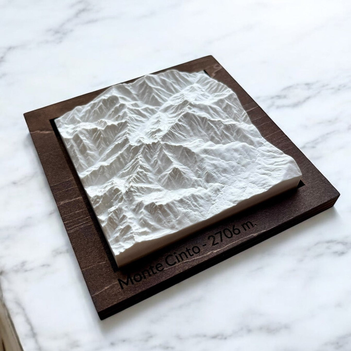 Carte 3D du Monte Cinto - Moulage en Béton Clair - Topographie du Plus Haut Sommet de Corse - Sans Base en Bois - Sous les Toits de Paris