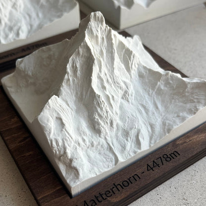 Carte en Relief du Mont Cervin - Topographie de la Vallée de Zermatt - Avec Base en Bois - Sous les Toits de Paris