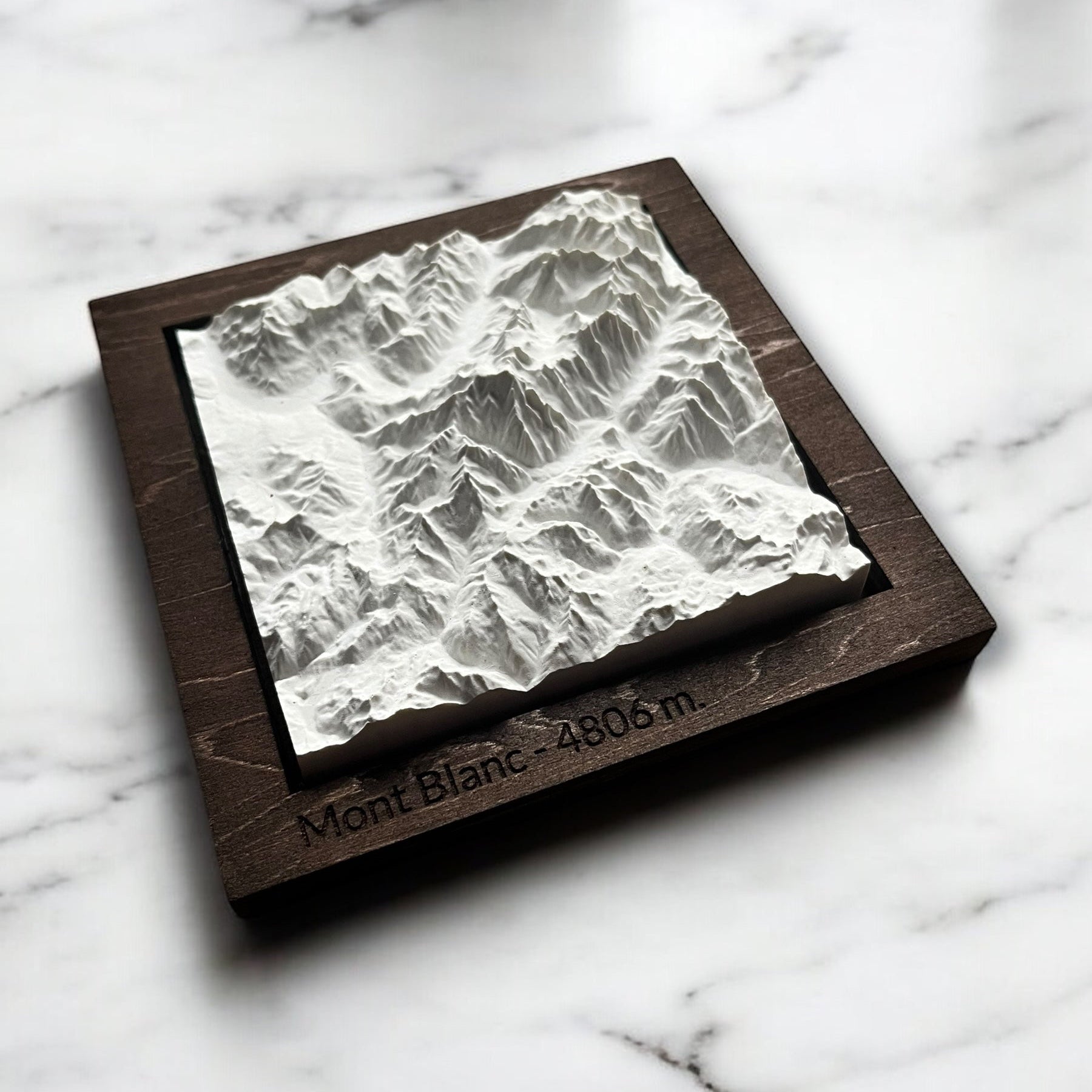 Mont Blanc - Votre Carte en Relief Personnalisée - Sculpture en Béton (Europe, Monde) Sous les Toits de Paris