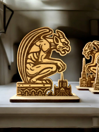 Gargouilles de Paris Mediéval - Stryge et Gothique - Sculpture et/ou Aimant pour Réfrigérateur en Bois / Magnet pour Frigo - Sculpture 2D - Sous les Toits de Paris