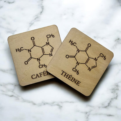 Sous Verres en Bois - Série Caféine & Théine - Molécule de Méthylthéobromine - Lot de 2 x 1 (Caféine & Théine) - Sous les Toits de Paris